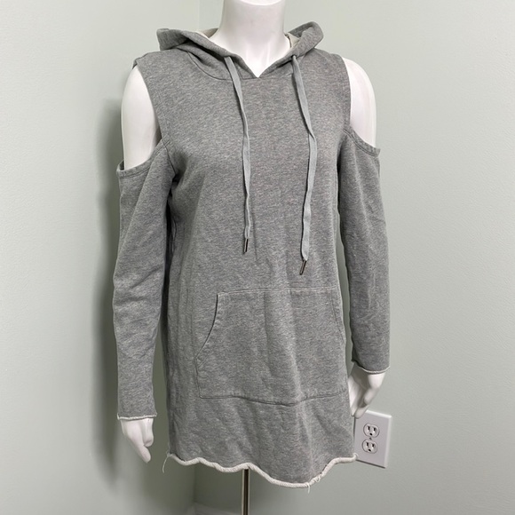 Storia Gray Raw Hem Cold Shoulder Sweatshirt - Picture 1 of 7